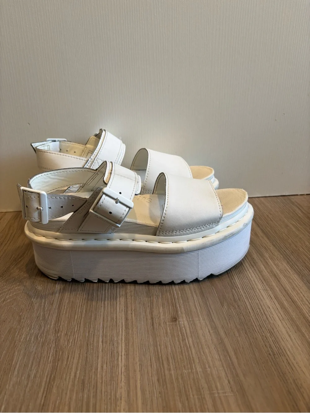 Dr. Martens Women's US 6 Voss Quad Leather Strap Platform Sandals White Chunky